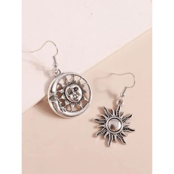 SILVER SUN MOON MISMATCHED EARRINGS - Picture 3 of 4